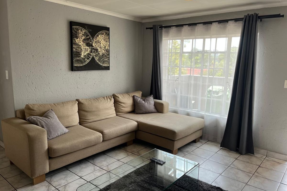 Modern 2-Bedroom First-Floor Apartment in Prime Edenglen Location - Photo 3