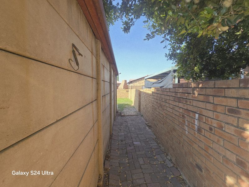 **Modern 2-Bedroom Home for Sale in Tasbet South View, Witbank** - Photo 8