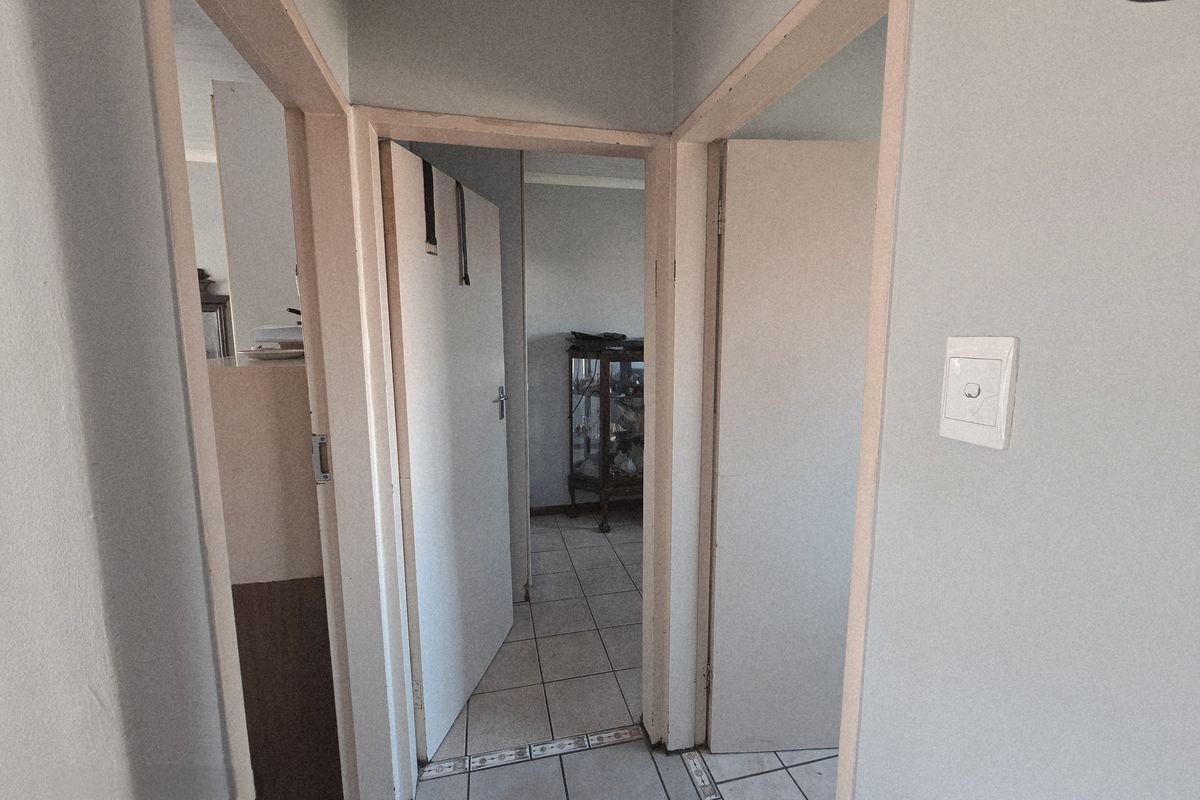**Modern 2-Bedroom Home for Sale in Tasbet South View, Witbank** - Photo 3