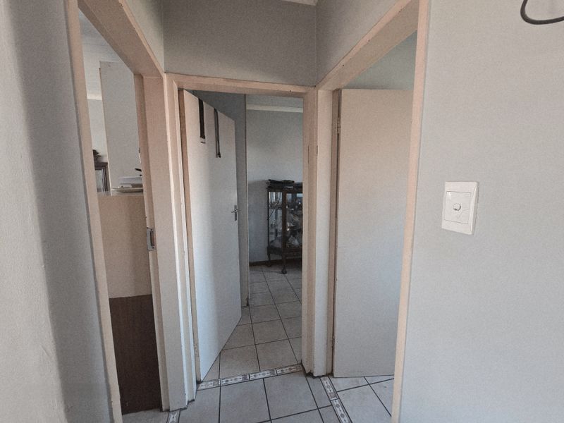 **Modern 2-Bedroom Home for Sale in Tasbet South View, Witbank** - Photo 3