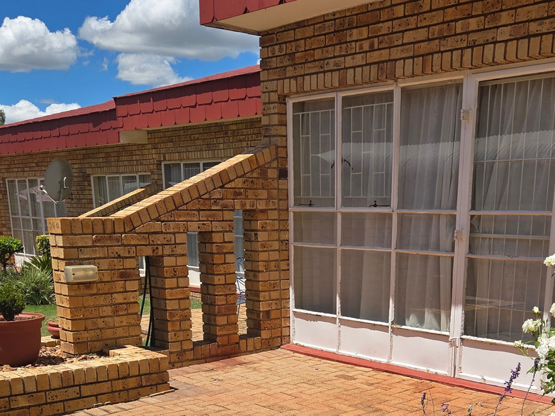 Peaceful & Secure Living - Photo 9