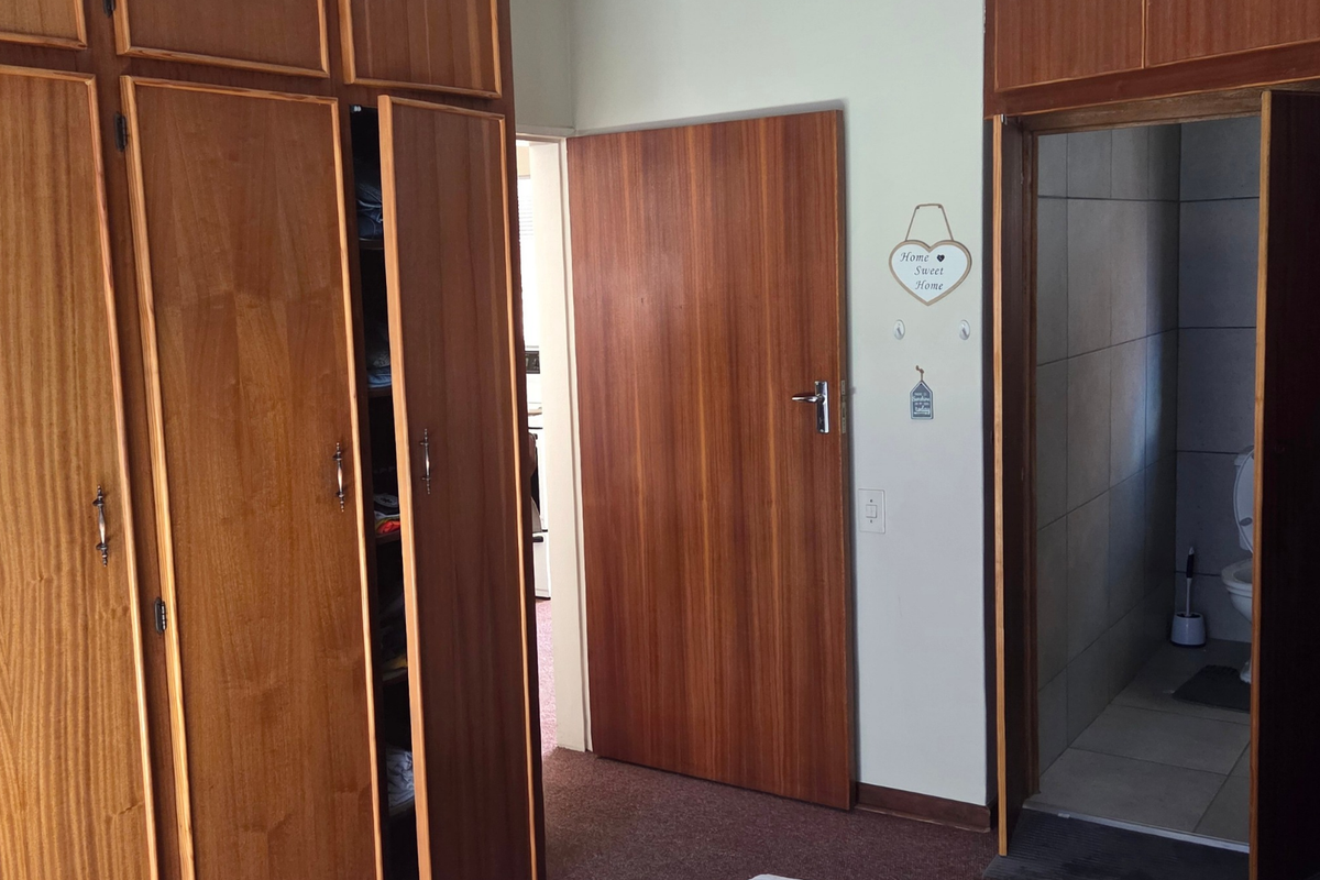 Peaceful & Secure Living - Photo 5