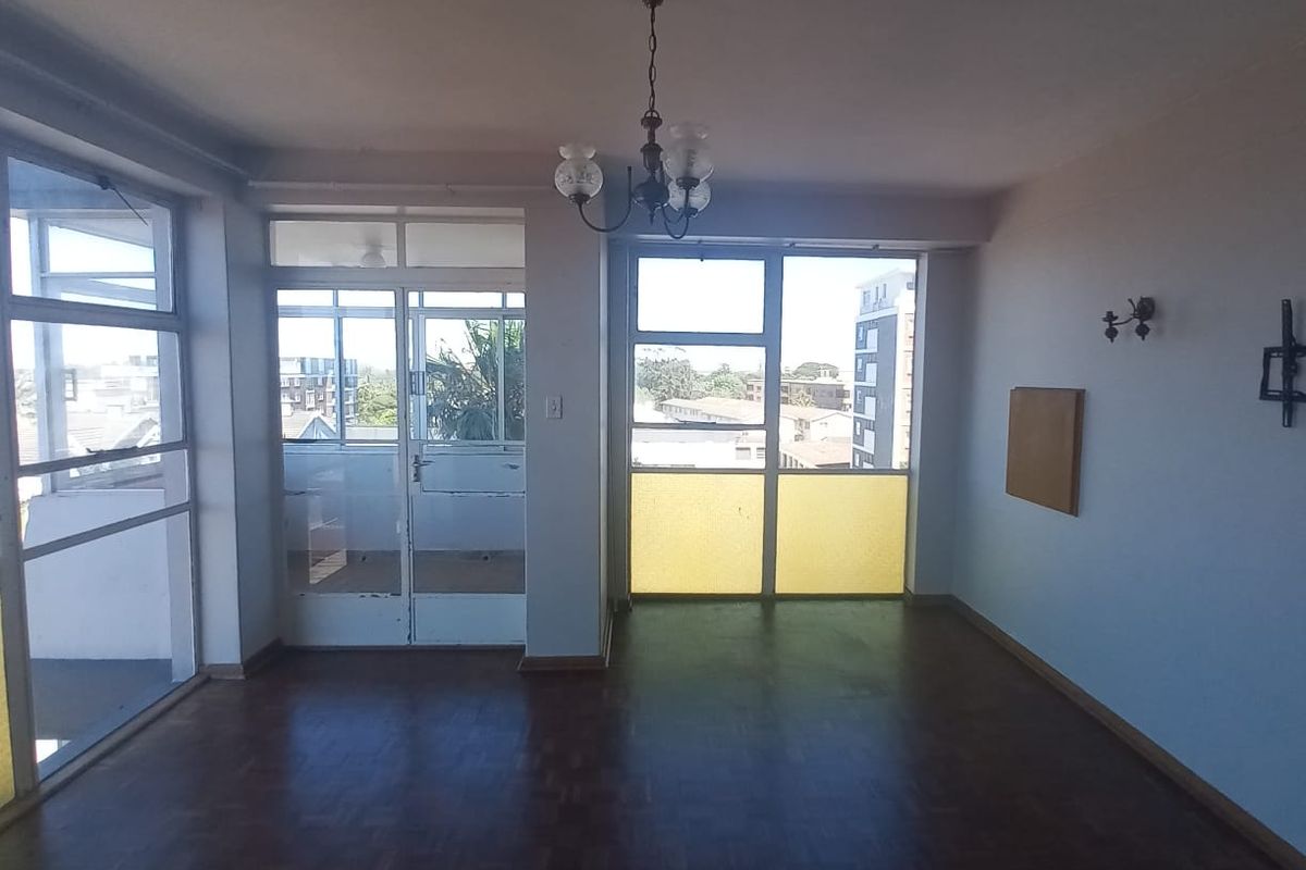 SPACIOUS ONE BEDROOM APARTMENT. PERFECTLY LOCATED! GOOD INVESTMENT! - Photo 2