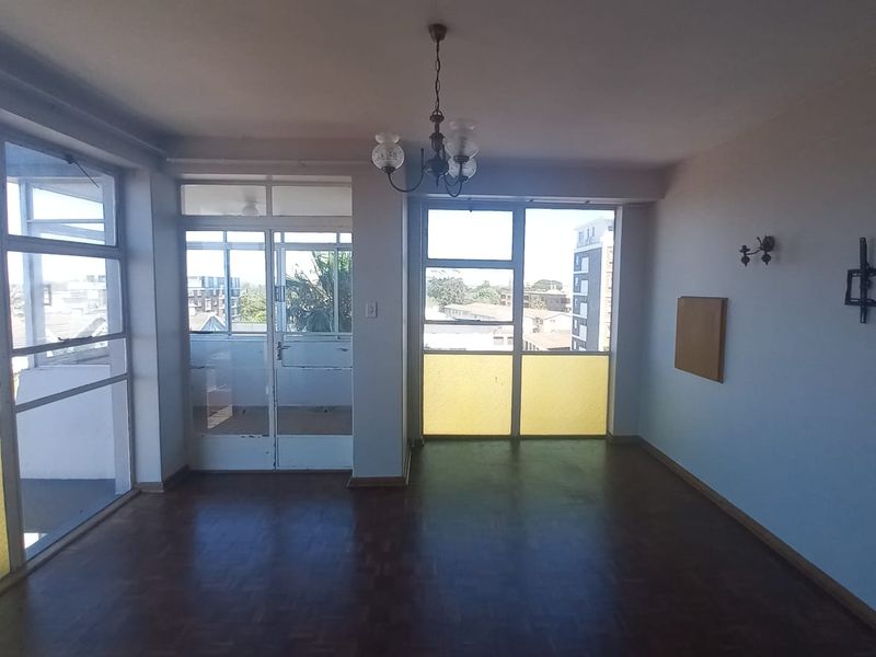 SPACIOUS ONE BEDROOM APARTMENT. PERFECTLY LOCATED! GOOD INVESTMENT! - Photo 2