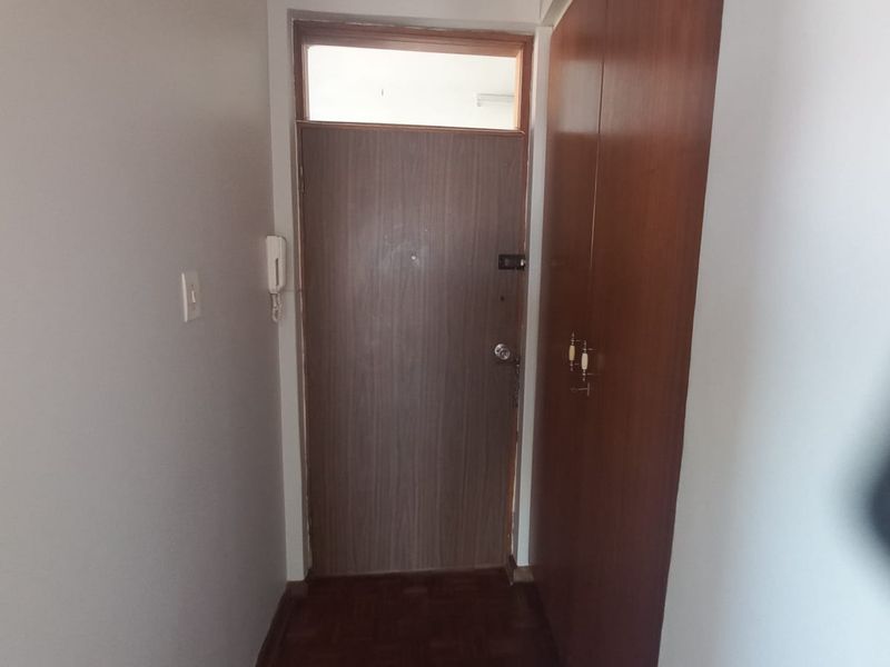 SPACIOUS ONE BEDROOM APARTMENT. PERFECTLY LOCATED! GOOD INVESTMENT! - Photo 8