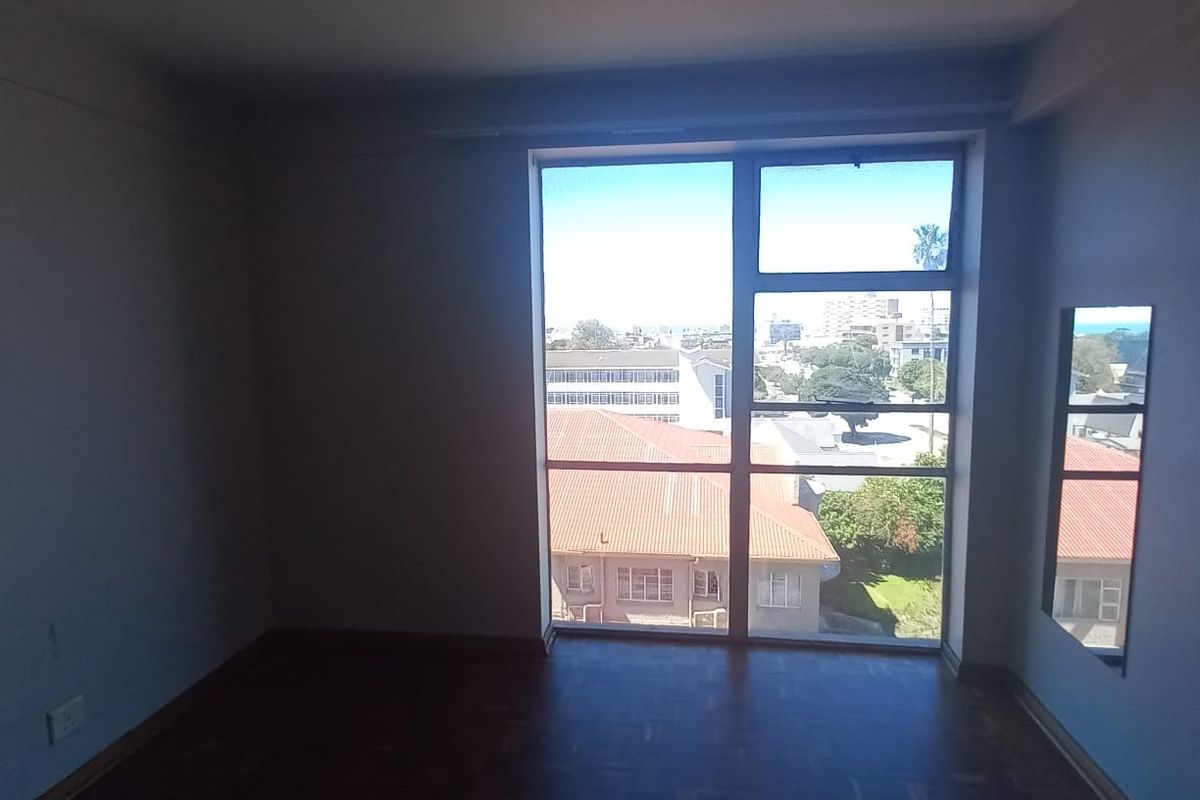 SPACIOUS ONE BEDROOM APARTMENT. PERFECTLY LOCATED! GOOD INVESTMENT! - Photo 3