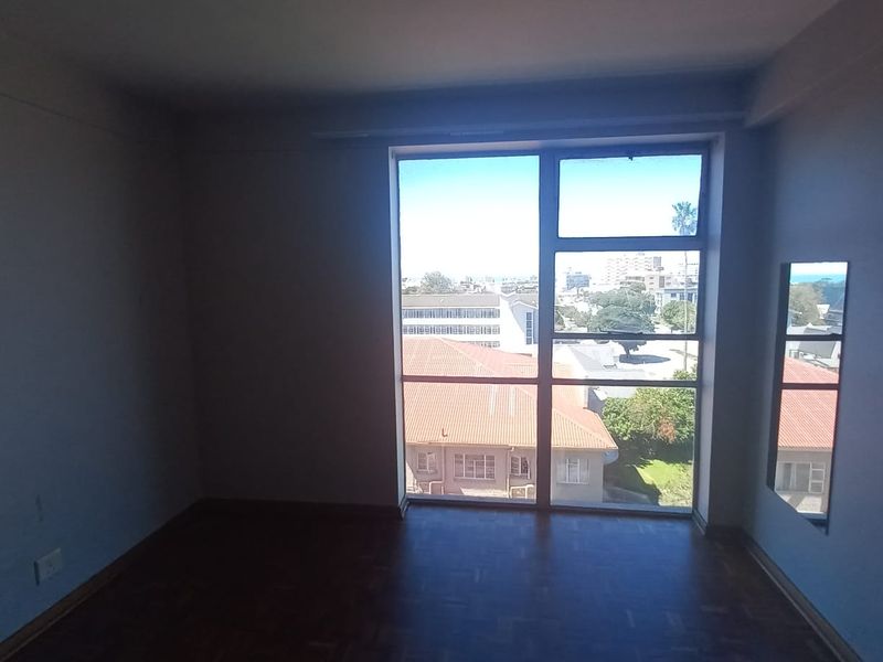 SPACIOUS ONE BEDROOM APARTMENT. PERFECTLY LOCATED! GOOD INVESTMENT! - Photo 3