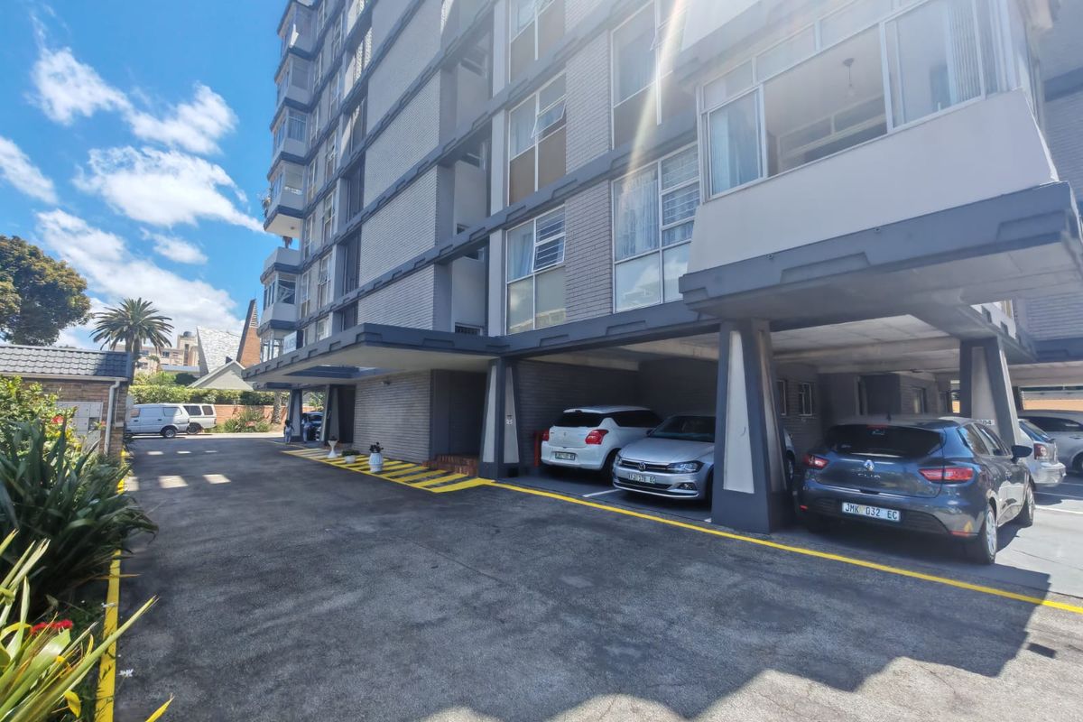 SPACIOUS ONE BEDROOM APARTMENT. PERFECTLY LOCATED! GOOD INVESTMENT! - Photo 5