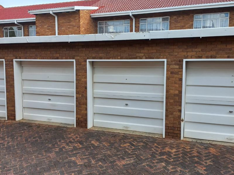 Spacious 2 Bedroom Apartment in the heart of Potchefstroom - Photo 10