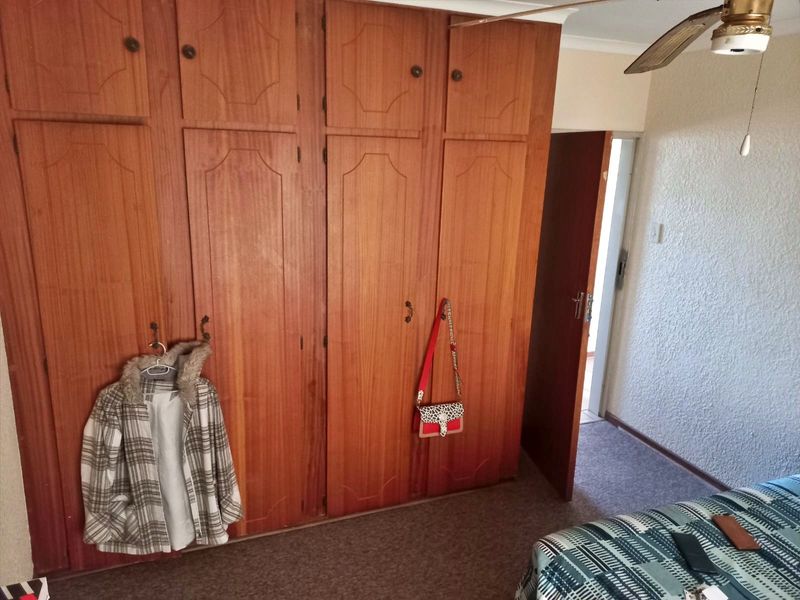 Spacious 2 Bedroom Apartment in the heart of Potchefstroom - Photo 8