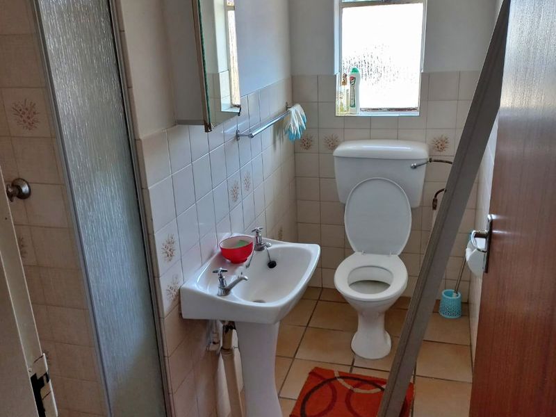 Spacious 2 Bedroom Apartment in the heart of Potchefstroom - Photo 9