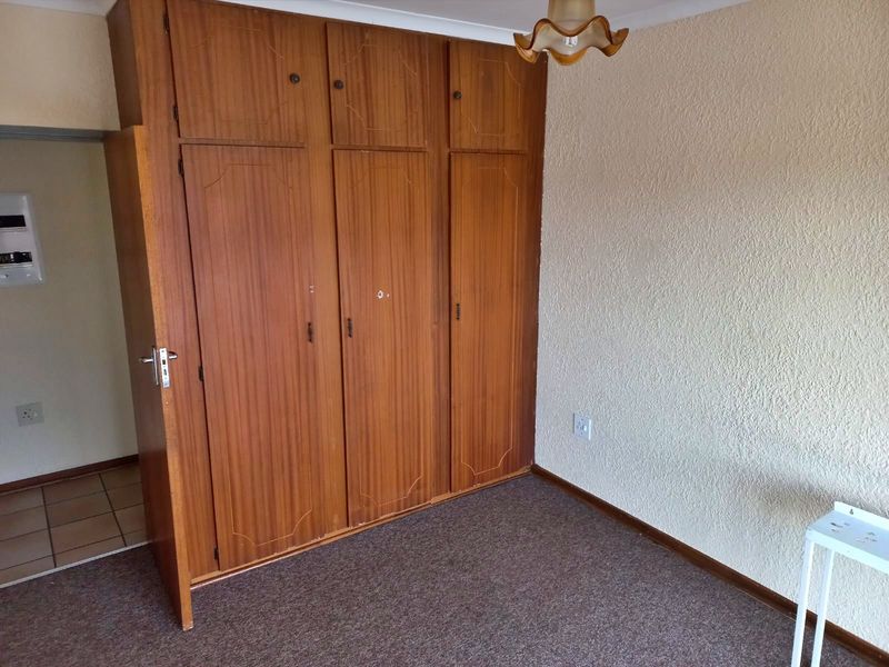 Spacious 2 Bedroom Apartment in the heart of Potchefstroom - Photo 7