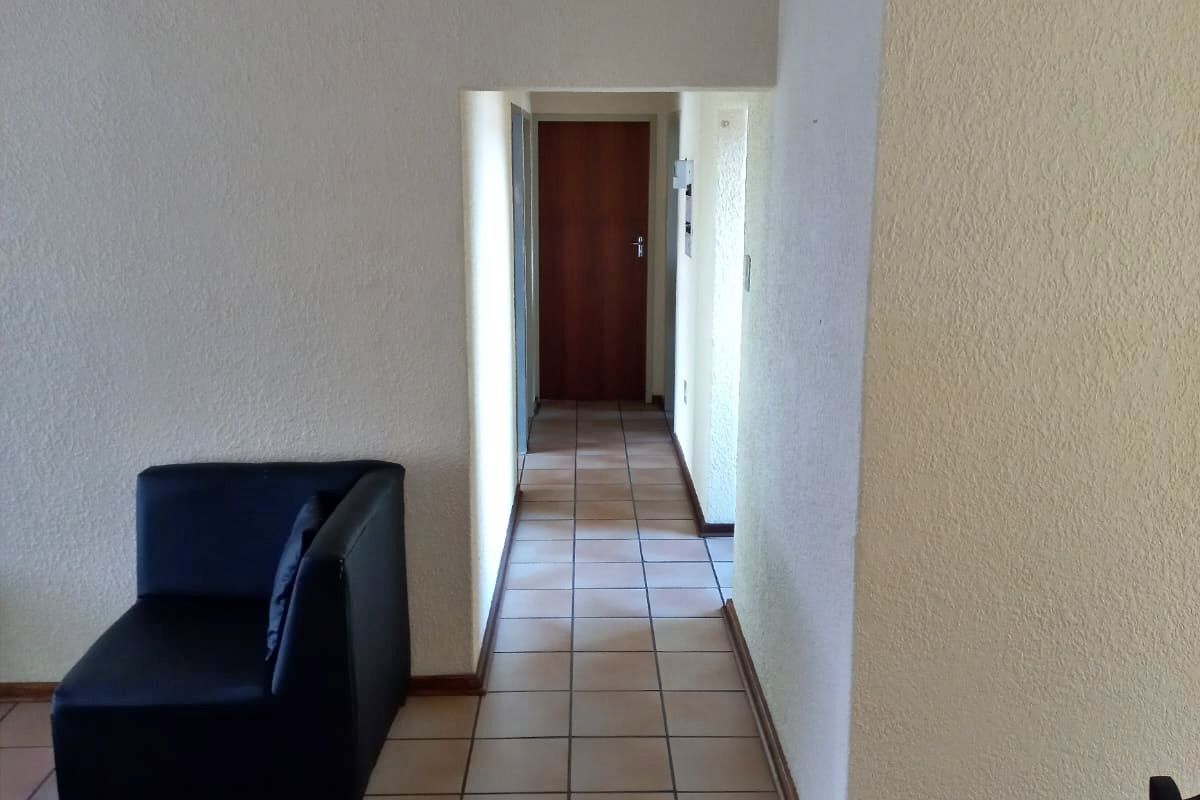 Spacious 2 Bedroom Apartment in the heart of Potchefstroom - Photo 4