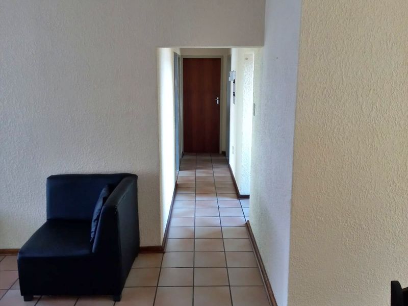 Spacious 2 Bedroom Apartment in the heart of Potchefstroom - Photo 4
