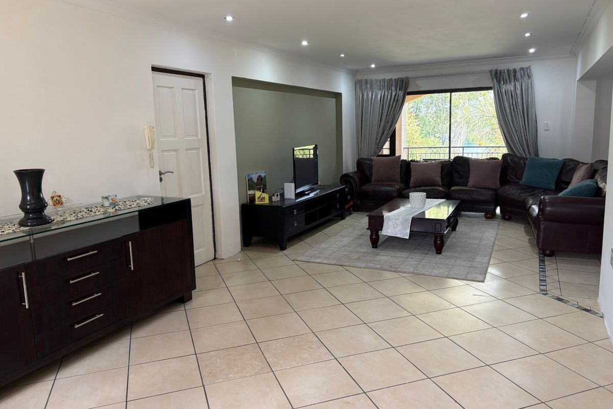 Luxury Living - Photo 2