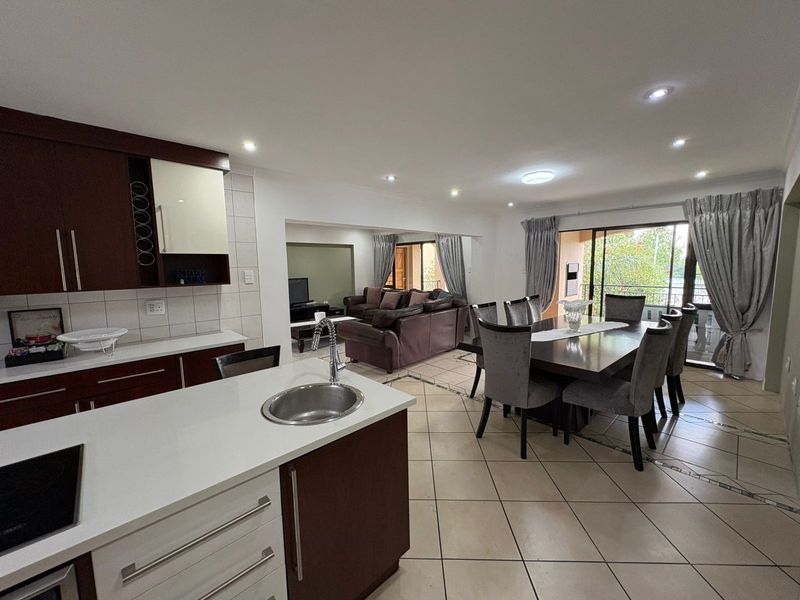 Luxury Living - Photo 7