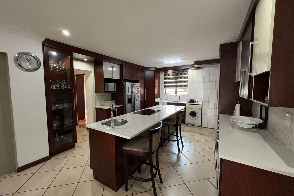 Luxury Living - Photo 5