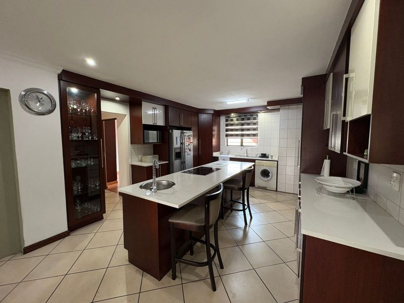 Luxury Living - Photo 5