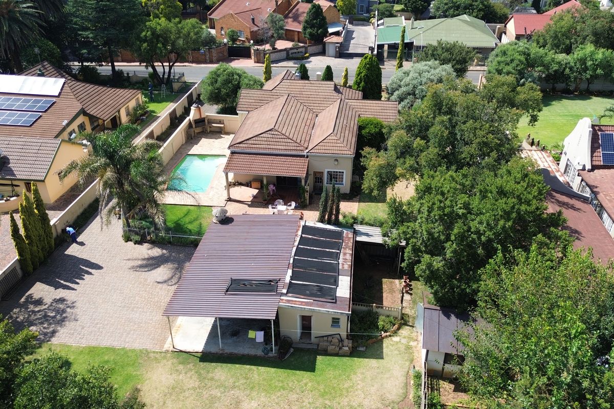 Golden Oldie: A Home Waiting to Be Loved Again - Photo 3