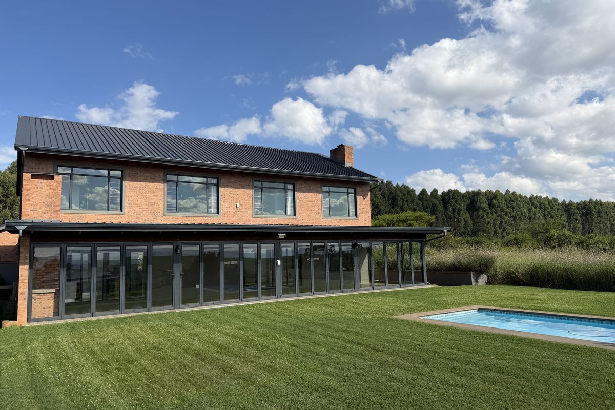 5 bedroom home in a gated estate - Hilton Rural - Photo 2