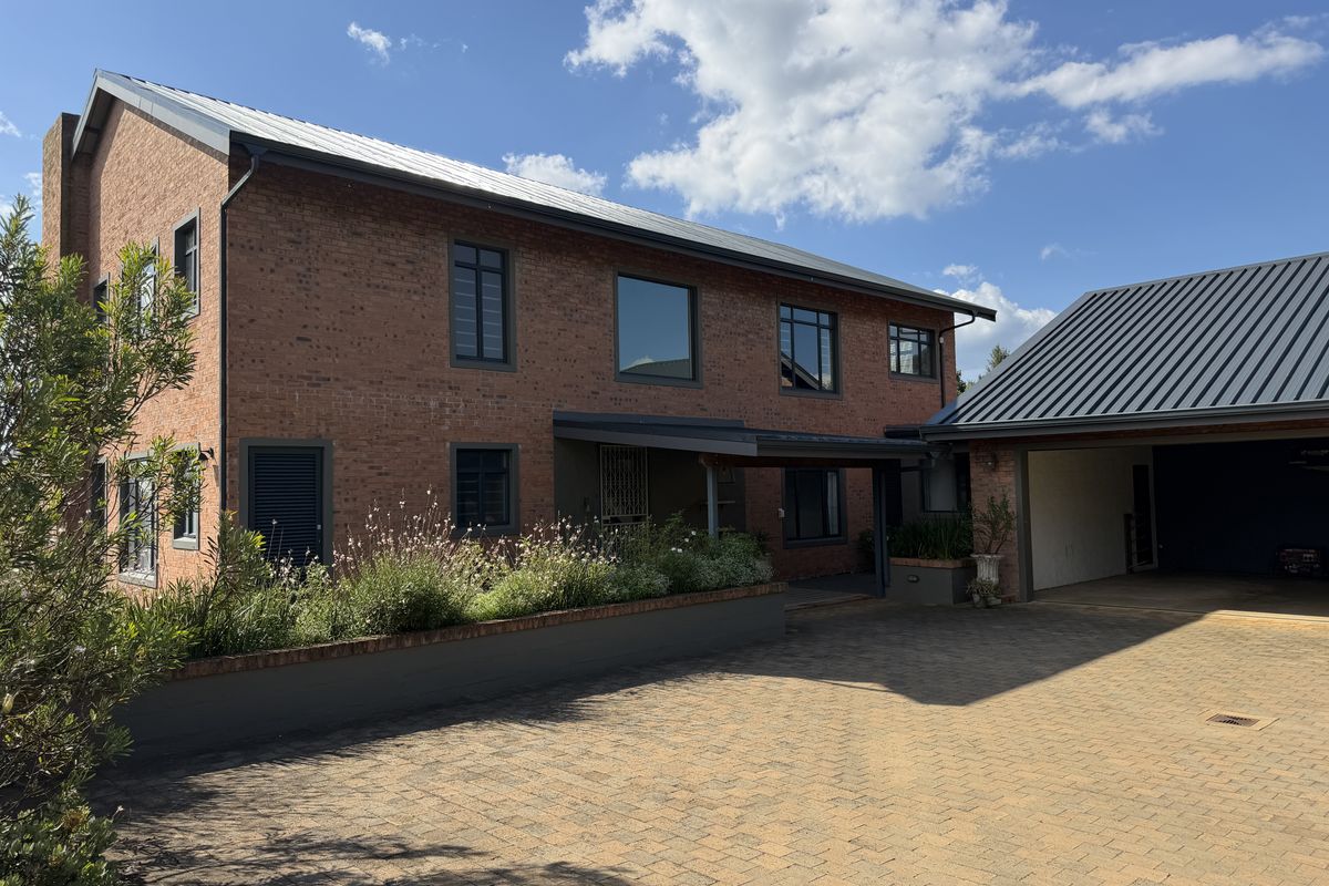 5 bedroom home in a gated estate - Hilton Rural - Photo 4