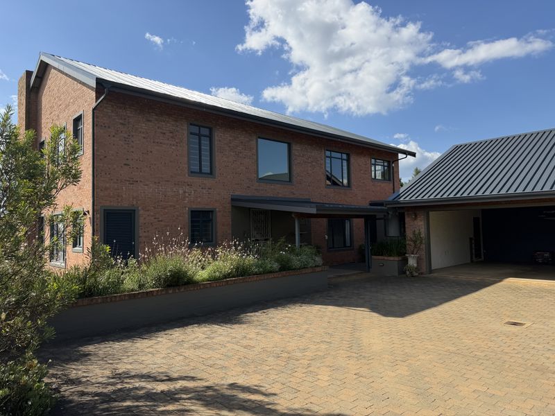 5 bedroom home in a gated estate - Hilton Rural - Photo 4