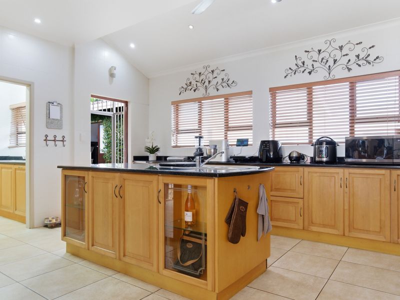 Elite Multi-Wing Coastal Estate - Photo 9