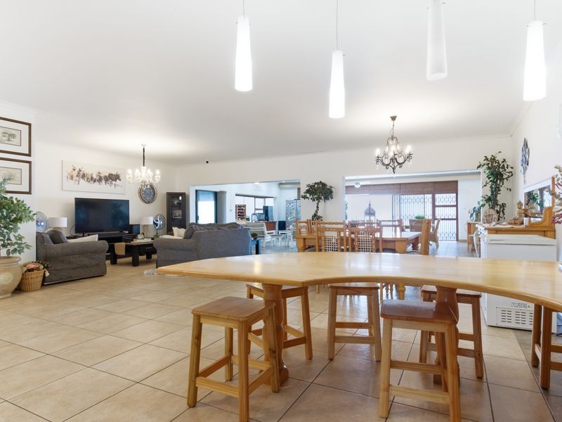 Elite Multi-Wing Coastal Estate - Photo 7