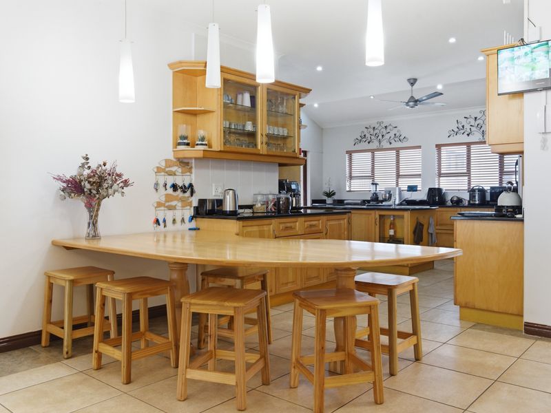 Elite Multi-Wing Coastal Estate - Photo 6