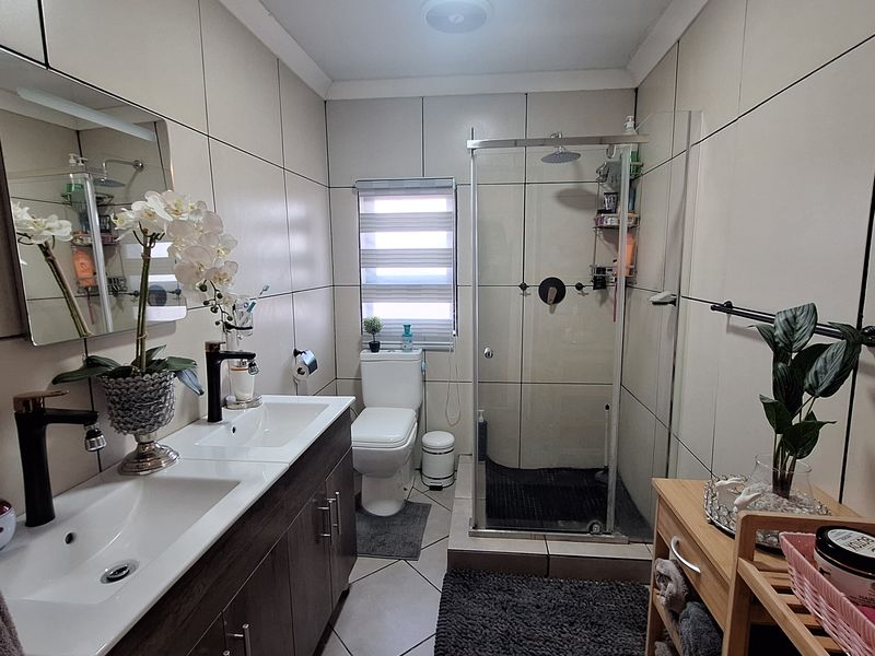 Charming Meets Contemporary in the Heart of Villiers - Photo 8