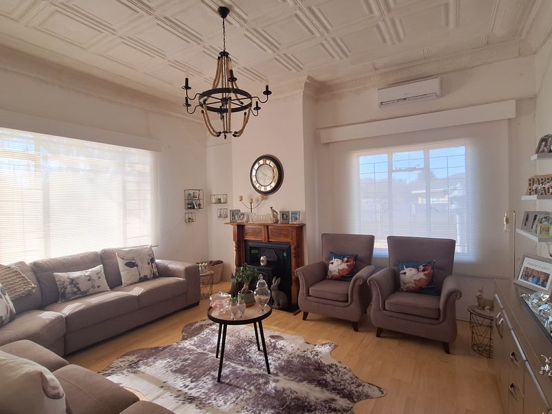 Charming Meets Contemporary in the Heart of Villiers - Photo 3