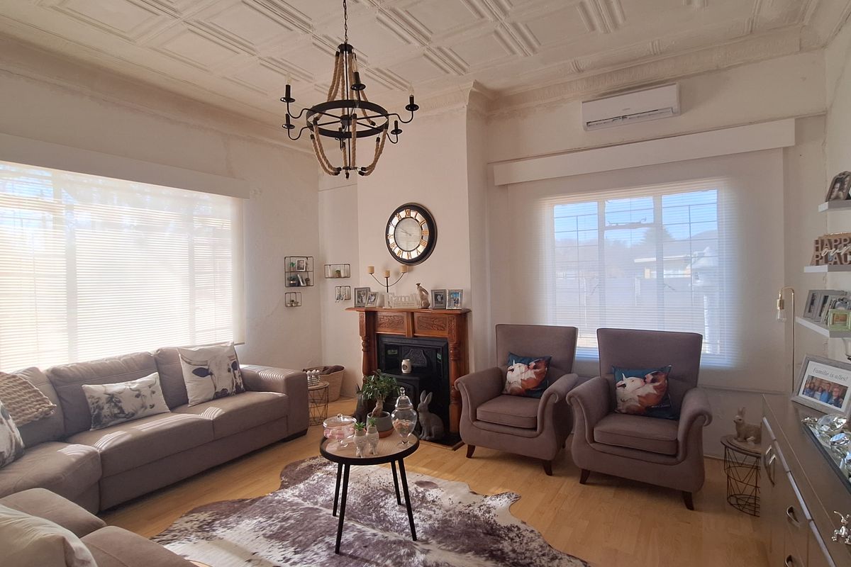 Charming Meets Contemporary in the Heart of Villiers - Photo 3