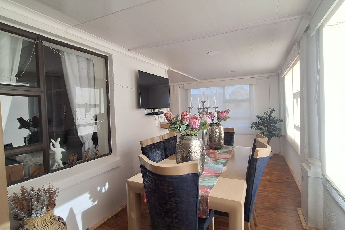 Charming Meets Contemporary in the Heart of Villiers - Photo 4