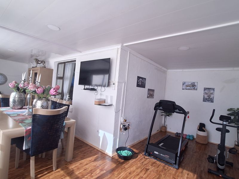 Charming Meets Contemporary in the Heart of Villiers - Photo 5