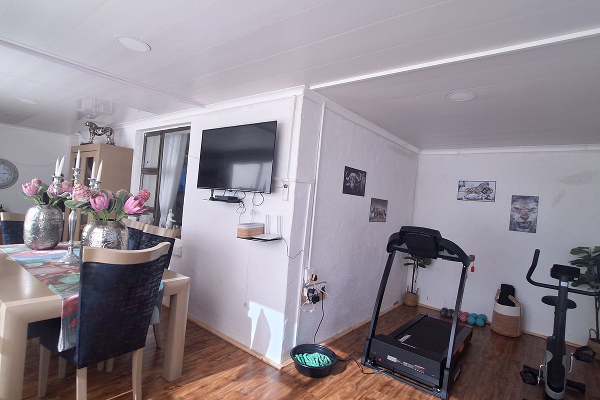 Charming Meets Contemporary in the Heart of Villiers - Photo 5