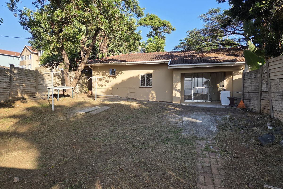 Garden Cottage With Large  Garden And Two Parkings - Photo 2
