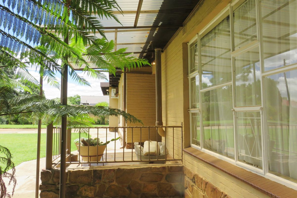 Charming 3-bedroom home in Deneysville, perfect for families; spacious, & move-in ready! - Photo 4