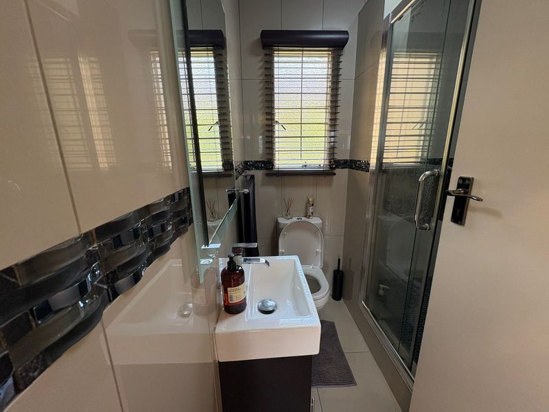 Apartment Pending Sale In Germiston - Photo 6