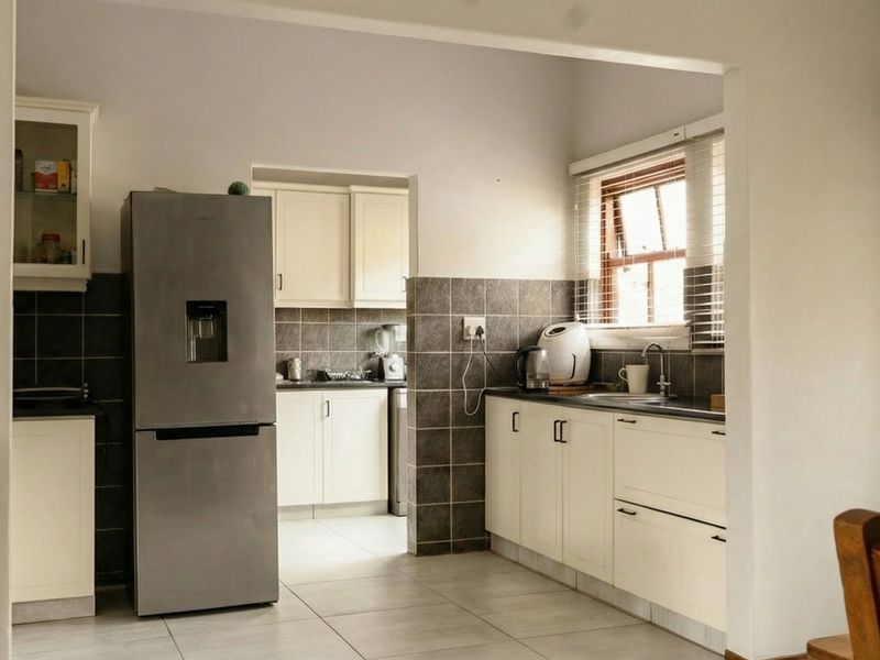 Exclusive mandate within a sought after estate - Photo 8