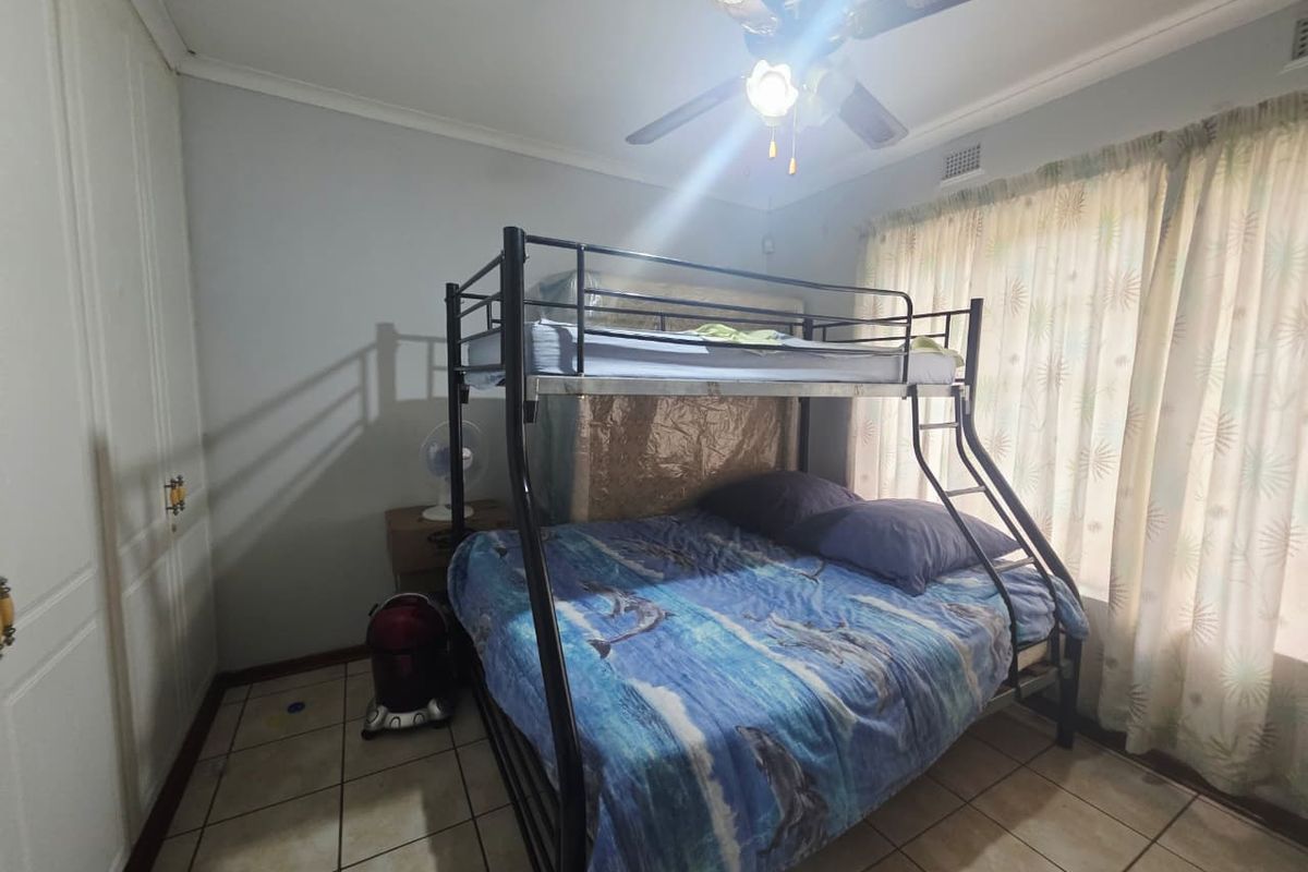 Elegant 3-Bedroom Townhouse Offering Space, Security & Convenience - Photo 3