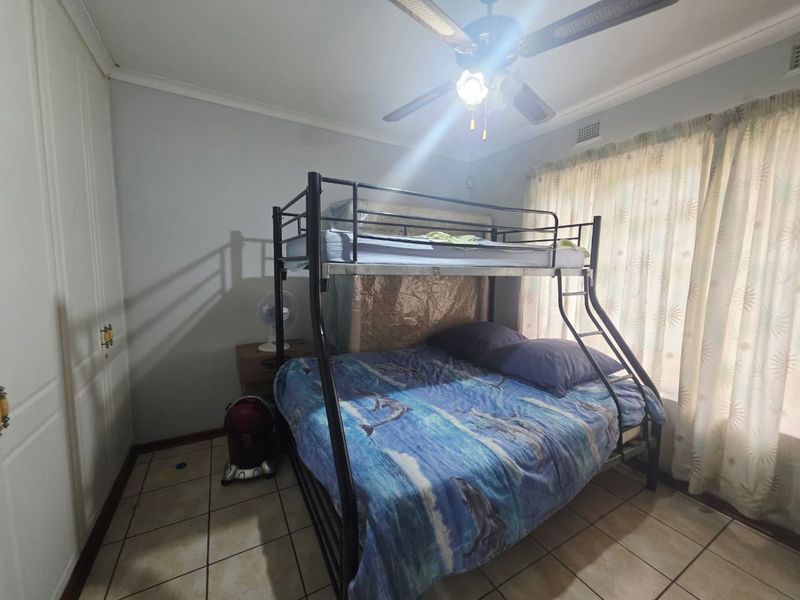 Elegant 3-Bedroom Townhouse Offering Space, Security & Convenience - Photo 3