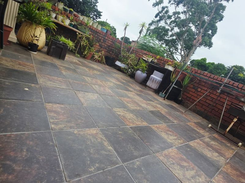 Elegant 3-Bedroom Townhouse Offering Space, Security & Convenience - Photo 8