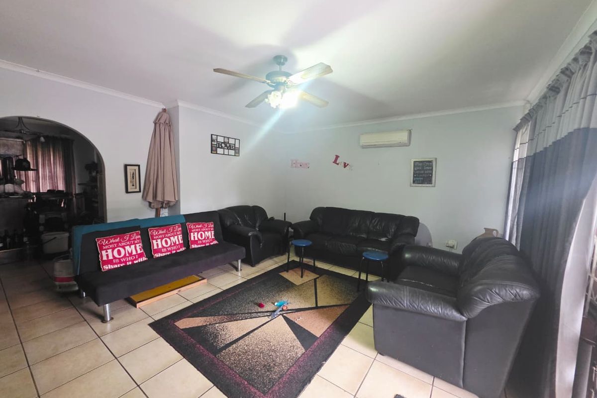 Elegant 3-Bedroom Townhouse Offering Space, Security & Convenience - Photo 2