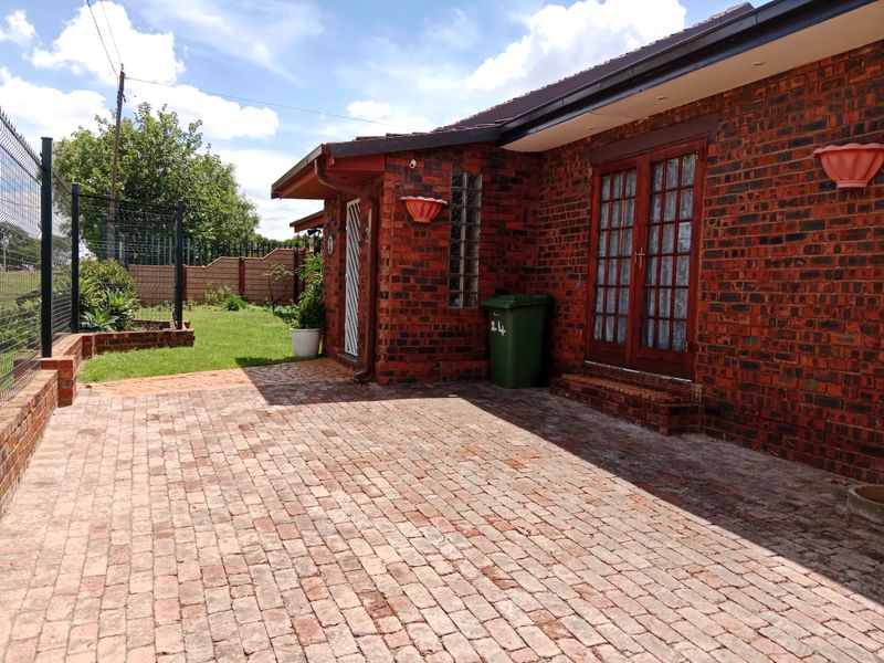 3 Bedroom 2 Bathroom Alberton North Gauteng - Photo 3