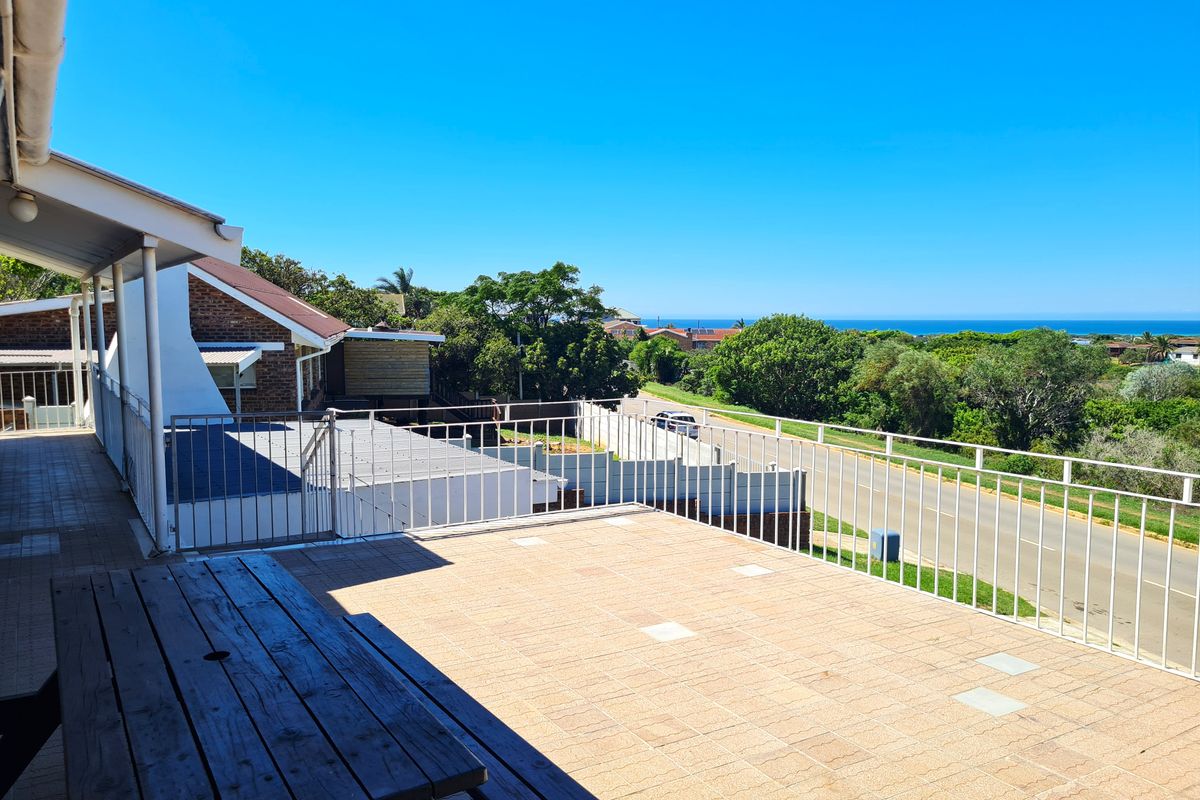 Versatile Home and Flat with Fantastic Rental Income in C Place, Jeffreys Bay - Photo 2
