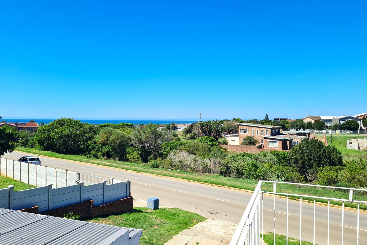 Versatile Home and Flat with Fantastic Rental Income in C Place, Jeffreys Bay - Photo 3
