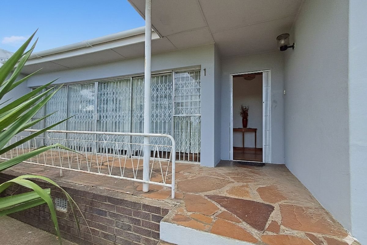 Spacious Family Home with Entertaining Potential and Room to Make It Your Own - Photo 2