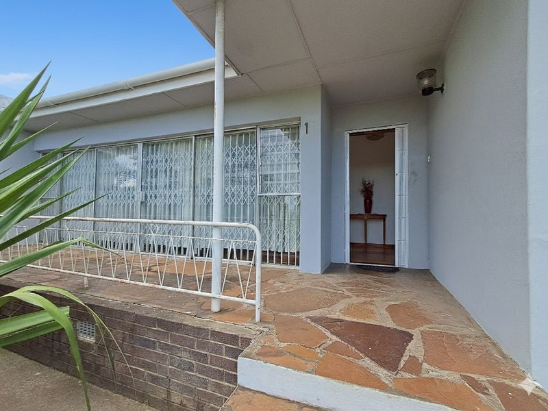 Spacious Family Home with Entertaining Potential and Room to Make It Your Own - Photo 2