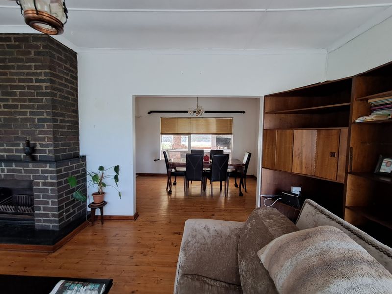 Spacious Family Home with Entertaining Potential and Room to Make It Your Own - Photo 5