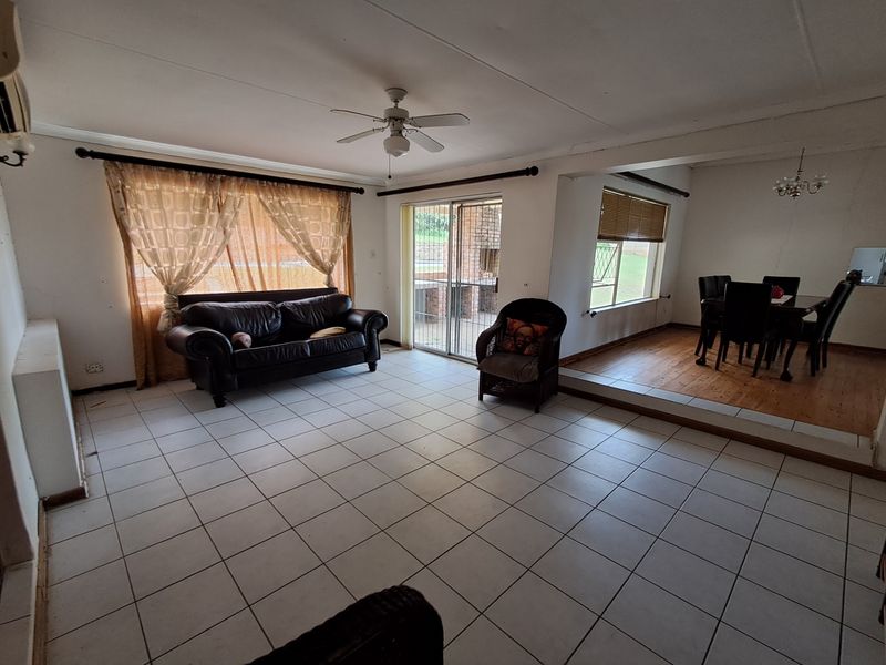 Spacious Family Home with Entertaining Potential and Room to Make It Your Own - Photo 7